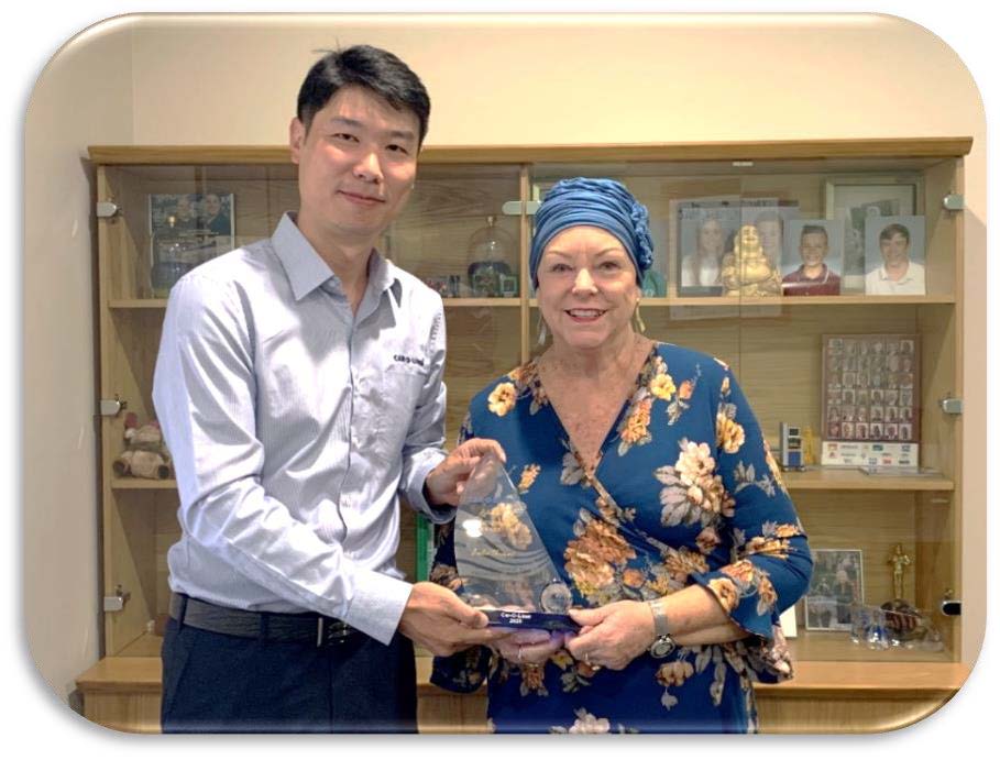 Mr. Frank Li presents Mrs. Julie Thomas with Car-O-Liner Lifetime Achievement Award